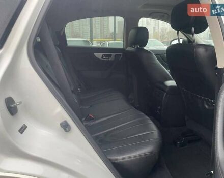 Белый Инфинити QX70, объемом двигателя 3.7 л и пробегом 84 тыс. км за 16990 $, фото 10 на Automoto.ua