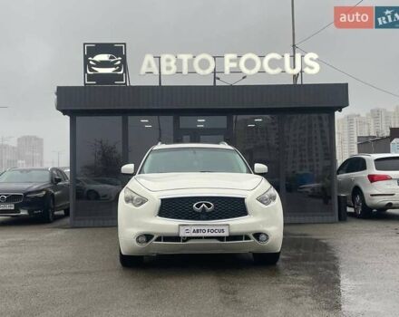 Белый Инфинити QX70, объемом двигателя 3.7 л и пробегом 84 тыс. км за 16990 $, фото 2 на Automoto.ua