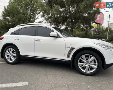 Белый Инфинити QX70, объемом двигателя 2.99 л и пробегом 128 тыс. км за 19800 $, фото 62 на Automoto.ua