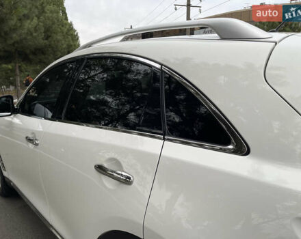 Белый Инфинити QX70, объемом двигателя 2.99 л и пробегом 128 тыс. км за 19800 $, фото 8 на Automoto.ua