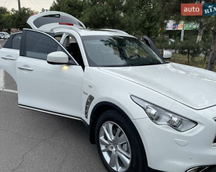 Белый Инфинити QX70, объемом двигателя 2.99 л и пробегом 128 тыс. км за 19800 $, фото 21 на Automoto.ua