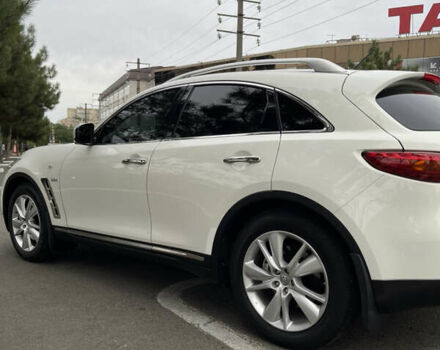 Белый Инфинити QX70, объемом двигателя 2.99 л и пробегом 128 тыс. км за 19800 $, фото 93 на Automoto.ua