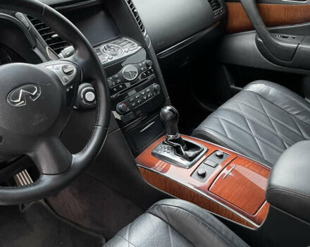 Белый Инфинити QX70, объемом двигателя 2.99 л и пробегом 128 тыс. км за 19800 $, фото 122 на Automoto.ua