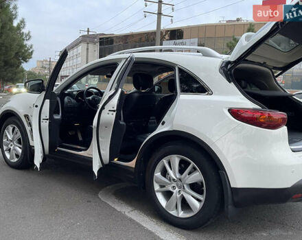 Белый Инфинити QX70, объемом двигателя 2.99 л и пробегом 128 тыс. км за 19800 $, фото 29 на Automoto.ua