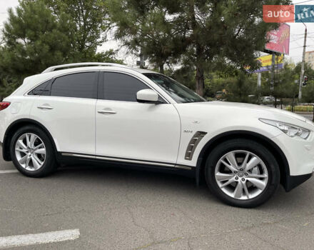 Белый Инфинити QX70, объемом двигателя 2.99 л и пробегом 128 тыс. км за 19800 $, фото 1 на Automoto.ua