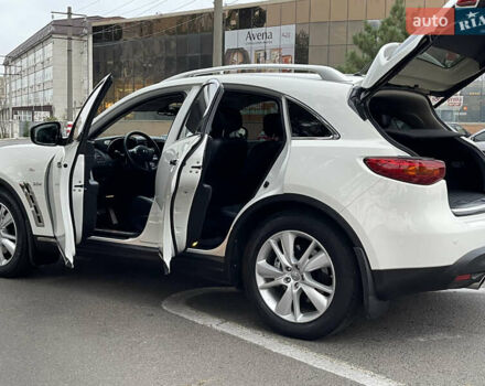 Белый Инфинити QX70, объемом двигателя 2.99 л и пробегом 128 тыс. км за 19800 $, фото 34 на Automoto.ua