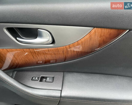 Белый Инфинити QX70, объемом двигателя 2.99 л и пробегом 128 тыс. км за 19800 $, фото 108 на Automoto.ua