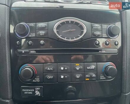 Белый Инфинити QX70, объемом двигателя 3.7 л и пробегом 84 тыс. км за 16990 $, фото 29 на Automoto.ua