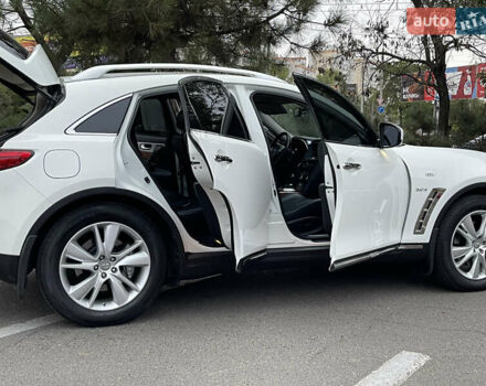 Белый Инфинити QX70, объемом двигателя 2.99 л и пробегом 128 тыс. км за 19800 $, фото 17 на Automoto.ua