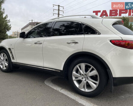 Белый Инфинити QX70, объемом двигателя 2.99 л и пробегом 128 тыс. км за 19800 $, фото 2 на Automoto.ua