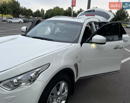 Белый Инфинити QX70, объемом двигателя 2.99 л и пробегом 128 тыс. км за 19800 $, фото 22 на Automoto.ua