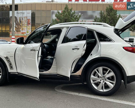 Белый Инфинити QX70, объемом двигателя 2.99 л и пробегом 128 тыс. км за 19800 $, фото 35 на Automoto.ua