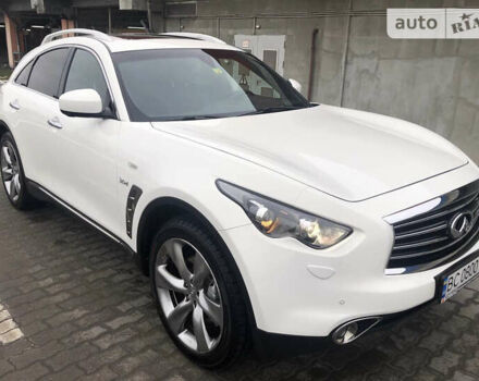 Белый Инфинити QX70, объемом двигателя 3 л и пробегом 234 тыс. км за 25000 $, фото 1 на Automoto.ua