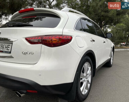 Белый Инфинити QX70, объемом двигателя 2.99 л и пробегом 128 тыс. км за 19800 $, фото 73 на Automoto.ua