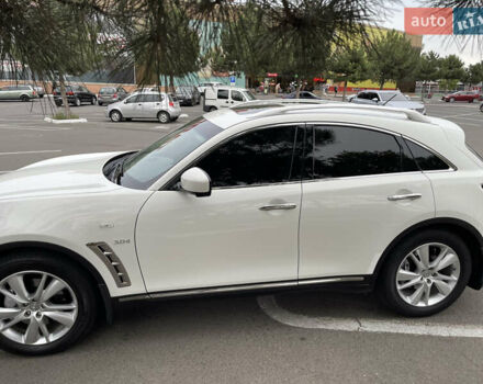 Белый Инфинити QX70, объемом двигателя 2.99 л и пробегом 128 тыс. км за 19800 $, фото 60 на Automoto.ua