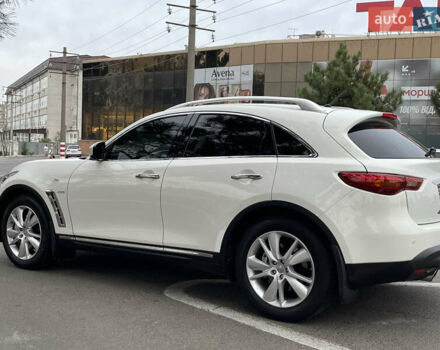 Белый Инфинити QX70, объемом двигателя 2.99 л и пробегом 128 тыс. км за 19800 $, фото 52 на Automoto.ua