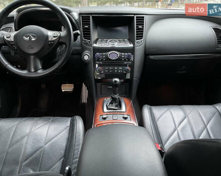 Белый Инфинити QX70, объемом двигателя 2.99 л и пробегом 128 тыс. км за 19800 $, фото 113 на Automoto.ua