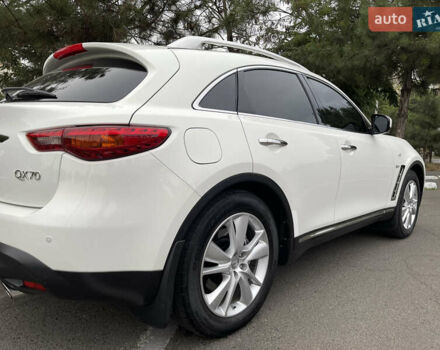 Белый Инфинити QX70, объемом двигателя 2.99 л и пробегом 128 тыс. км за 19800 $, фото 10 на Automoto.ua