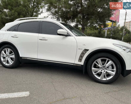 Белый Инфинити QX70, объемом двигателя 2.99 л и пробегом 128 тыс. км за 19800 $, фото 3 на Automoto.ua