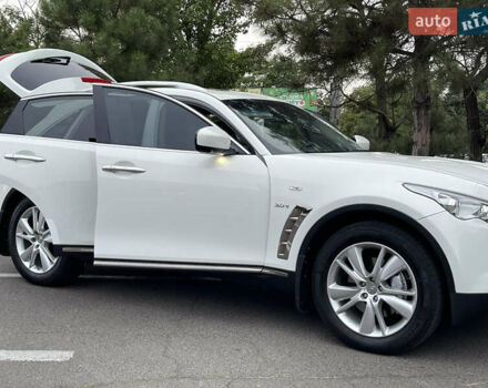 Белый Инфинити QX70, объемом двигателя 2.99 л и пробегом 128 тыс. км за 19800 $, фото 16 на Automoto.ua
