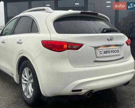 Белый Инфинити QX70, объемом двигателя 3.7 л и пробегом 84 тыс. км за 16990 $, фото 5 на Automoto.ua
