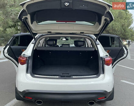 Белый Инфинити QX70, объемом двигателя 2.99 л и пробегом 128 тыс. км за 19800 $, фото 27 на Automoto.ua