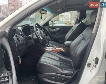 Белый Инфинити QX70, объемом двигателя 3.7 л и пробегом 84 тыс. км за 16990 $, фото 8 на Automoto.ua