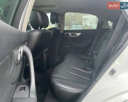 Белый Инфинити QX70, объемом двигателя 3.7 л и пробегом 84 тыс. км за 16990 $, фото 9 на Automoto.ua