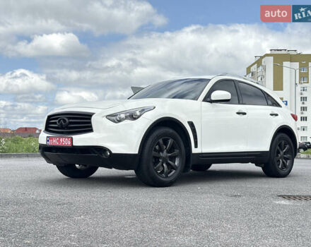 Белый Инфинити QX70, объемом двигателя 3.7 л и пробегом 200 тыс. км за 16800 $, фото 7 на Automoto.ua