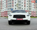 Белый Инфинити QX70, объемом двигателя 3.7 л и пробегом 200 тыс. км за 16800 $, фото 2 на Automoto.ua