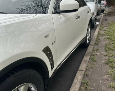 Белый Инфинити QX70, объемом двигателя 3.7 л и пробегом 55 тыс. км за 23500 $, фото 6 на Automoto.ua