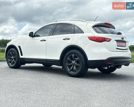 Белый Инфинити QX70, объемом двигателя 3.7 л и пробегом 200 тыс. км за 16800 $, фото 9 на Automoto.ua