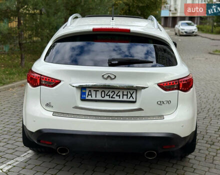 Белый Инфинити QX70, объемом двигателя 3.7 л и пробегом 180 тыс. км за 21777 $, фото 6 на Automoto.ua