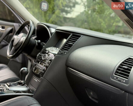 Белый Инфинити QX70, объемом двигателя 3.7 л и пробегом 180 тыс. км за 21777 $, фото 15 на Automoto.ua