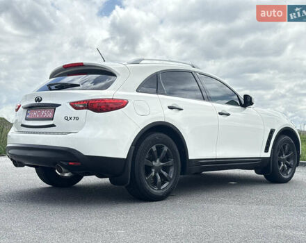 Белый Инфинити QX70, объемом двигателя 3.7 л и пробегом 200 тыс. км за 16800 $, фото 16 на Automoto.ua