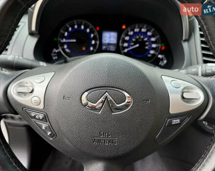 Белый Инфинити QX70, объемом двигателя 3.7 л и пробегом 180 тыс. км за 21777 $, фото 22 на Automoto.ua