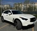 Белый Инфинити QX70, объемом двигателя 3.7 л и пробегом 150 тыс. км за 20000 $, фото 1 на Automoto.ua