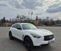 Белый Инфинити QX70, объемом двигателя 3.7 л и пробегом 99 тыс. км за 21900 $, фото 2 на Automoto.ua