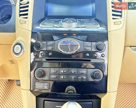 Белый Инфинити QX70, объемом двигателя 3.7 л и пробегом 200 тыс. км за 16800 $, фото 33 на Automoto.ua