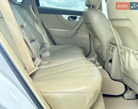 Белый Инфинити QX70, объемом двигателя 3.7 л и пробегом 200 тыс. км за 16800 $, фото 27 на Automoto.ua