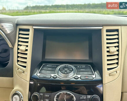 Белый Инфинити QX70, объемом двигателя 3.7 л и пробегом 200 тыс. км за 16800 $, фото 32 на Automoto.ua