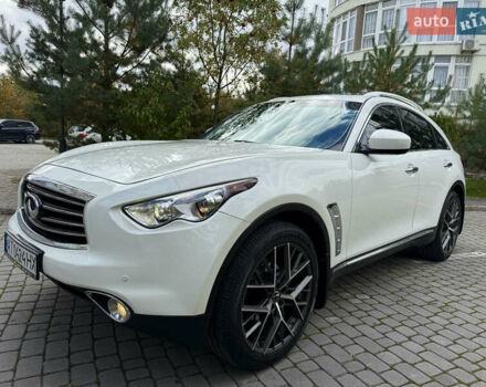 Белый Инфинити QX70, объемом двигателя 3.7 л и пробегом 180 тыс. км за 21777 $, фото 3 на Automoto.ua