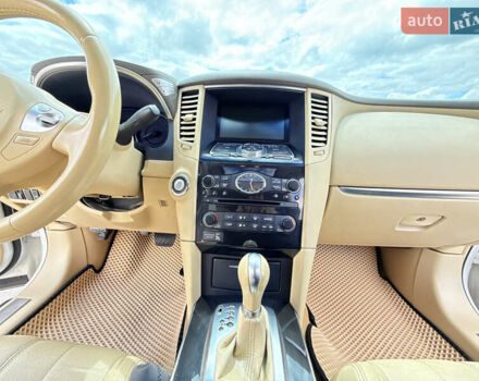 Белый Инфинити QX70, объемом двигателя 3.7 л и пробегом 200 тыс. км за 16800 $, фото 34 на Automoto.ua