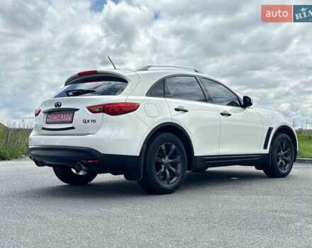 Белый Инфинити QX70, объемом двигателя 3.7 л и пробегом 200 тыс. км за 16800 $, фото 15 на Automoto.ua
