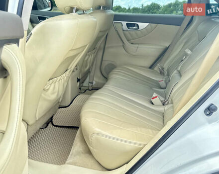 Белый Инфинити QX70, объемом двигателя 3.7 л и пробегом 200 тыс. км за 16800 $, фото 24 на Automoto.ua