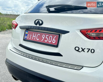 Белый Инфинити QX70, объемом двигателя 3.7 л и пробегом 200 тыс. км за 16800 $, фото 13 на Automoto.ua