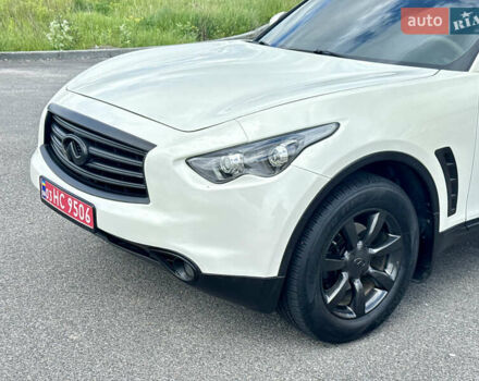 Белый Инфинити QX70, объемом двигателя 3.7 л и пробегом 200 тыс. км за 16800 $, фото 5 на Automoto.ua