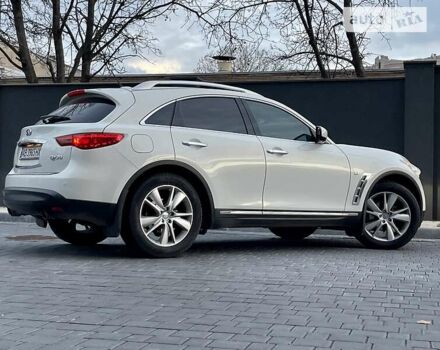 Білий Інфініті QX70, об'ємом двигуна 3.7 л та пробігом 129 тис. км за 21000 $, фото 7 на Automoto.ua