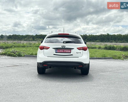 Белый Инфинити QX70, объемом двигателя 3.7 л и пробегом 200 тыс. км за 16800 $, фото 12 на Automoto.ua