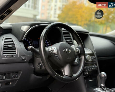 Белый Инфинити QX70, объемом двигателя 3.7 л и пробегом 180 тыс. км за 21777 $, фото 11 на Automoto.ua